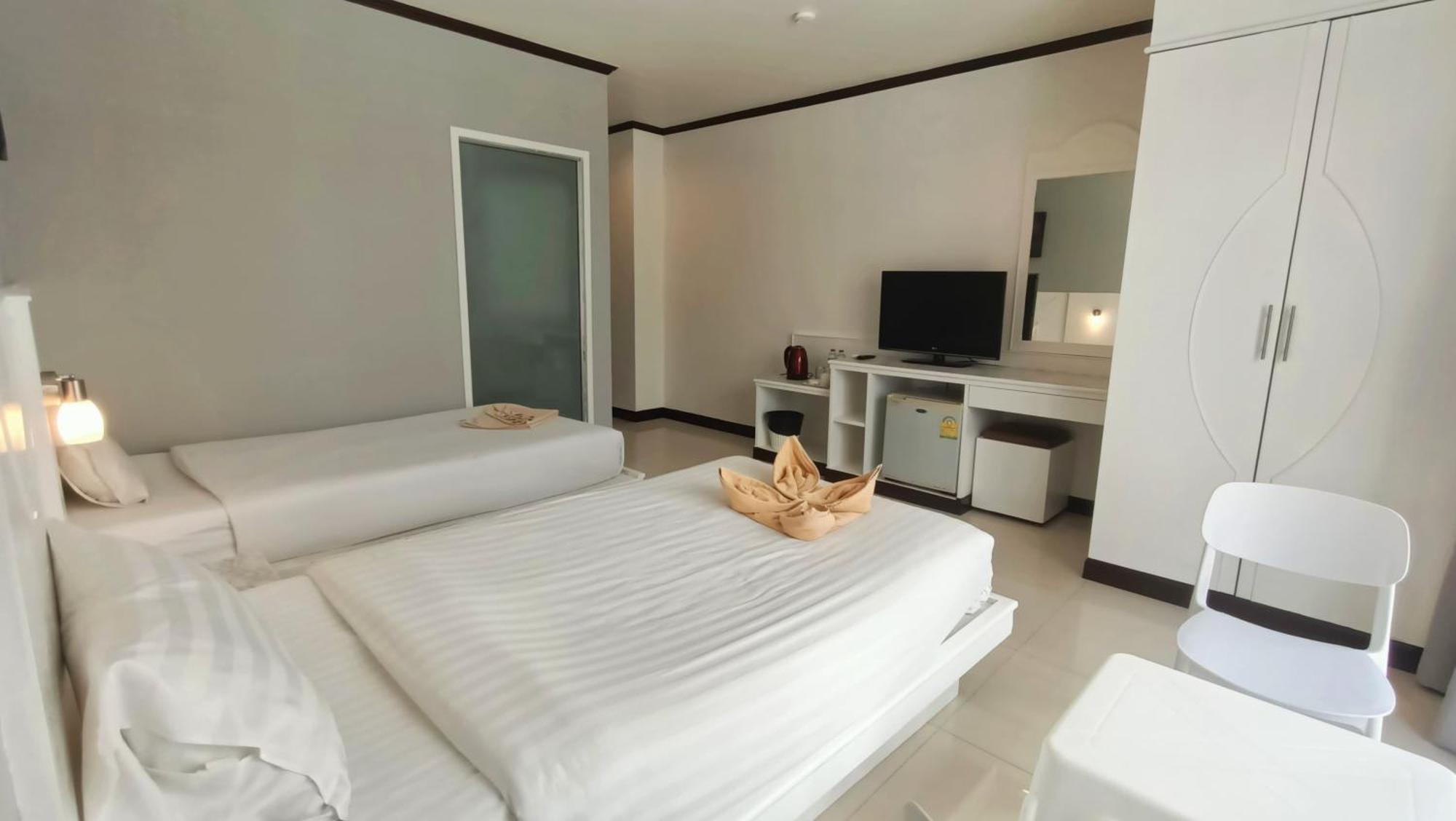 Issara Patong Beach Ngoại thất bức ảnh