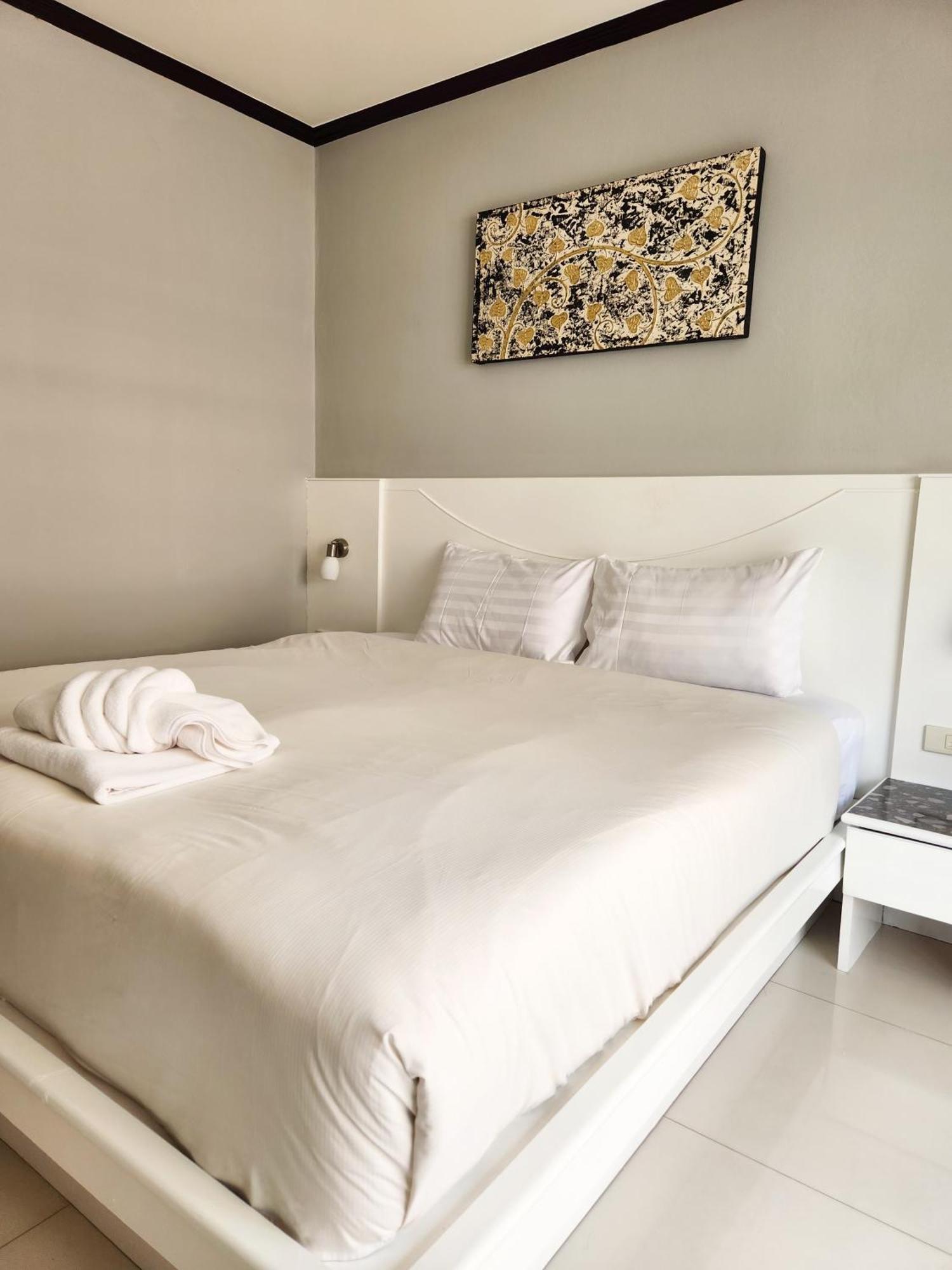 Issara Patong Beach Ngoại thất bức ảnh